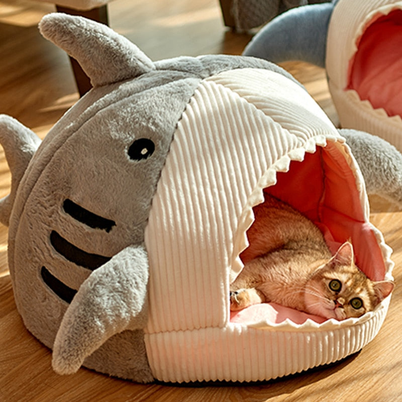 Enclosed Warm Cat Bed in shape of shark