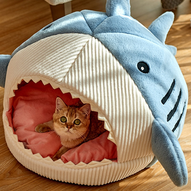 Enclosed Warm Cat Bed in shape of shark