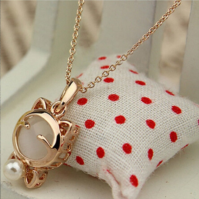 Lovely Crystal Pendant Necklace